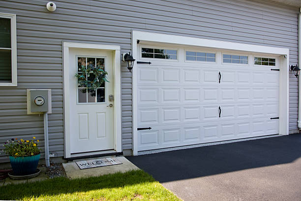 24/7 Emergency Garage Door Panel Replacement experts in Victoria, MS